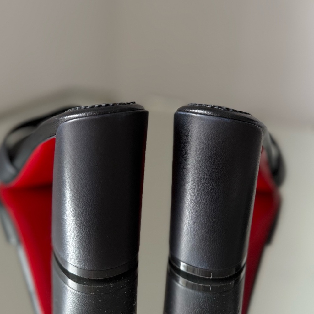 New CHRISTIAN LOUBOUTIN Jane leather mules 39.5 $885 - Picture 8 of 16